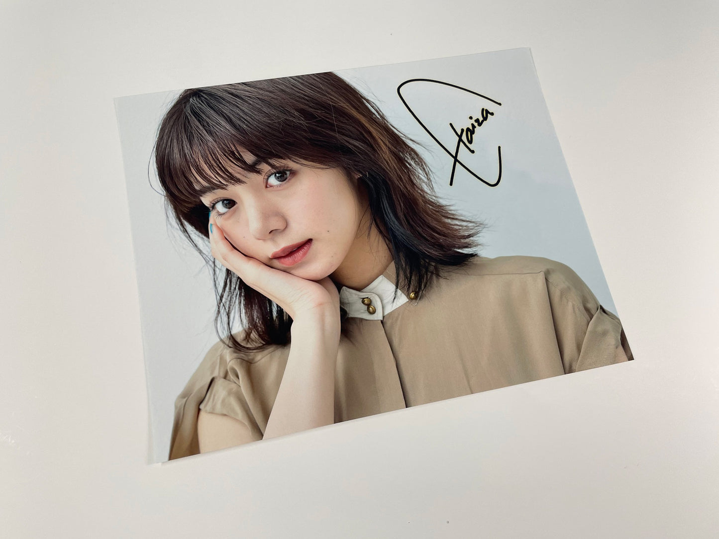 池田エライザ直筆サイン入り写真当選書付