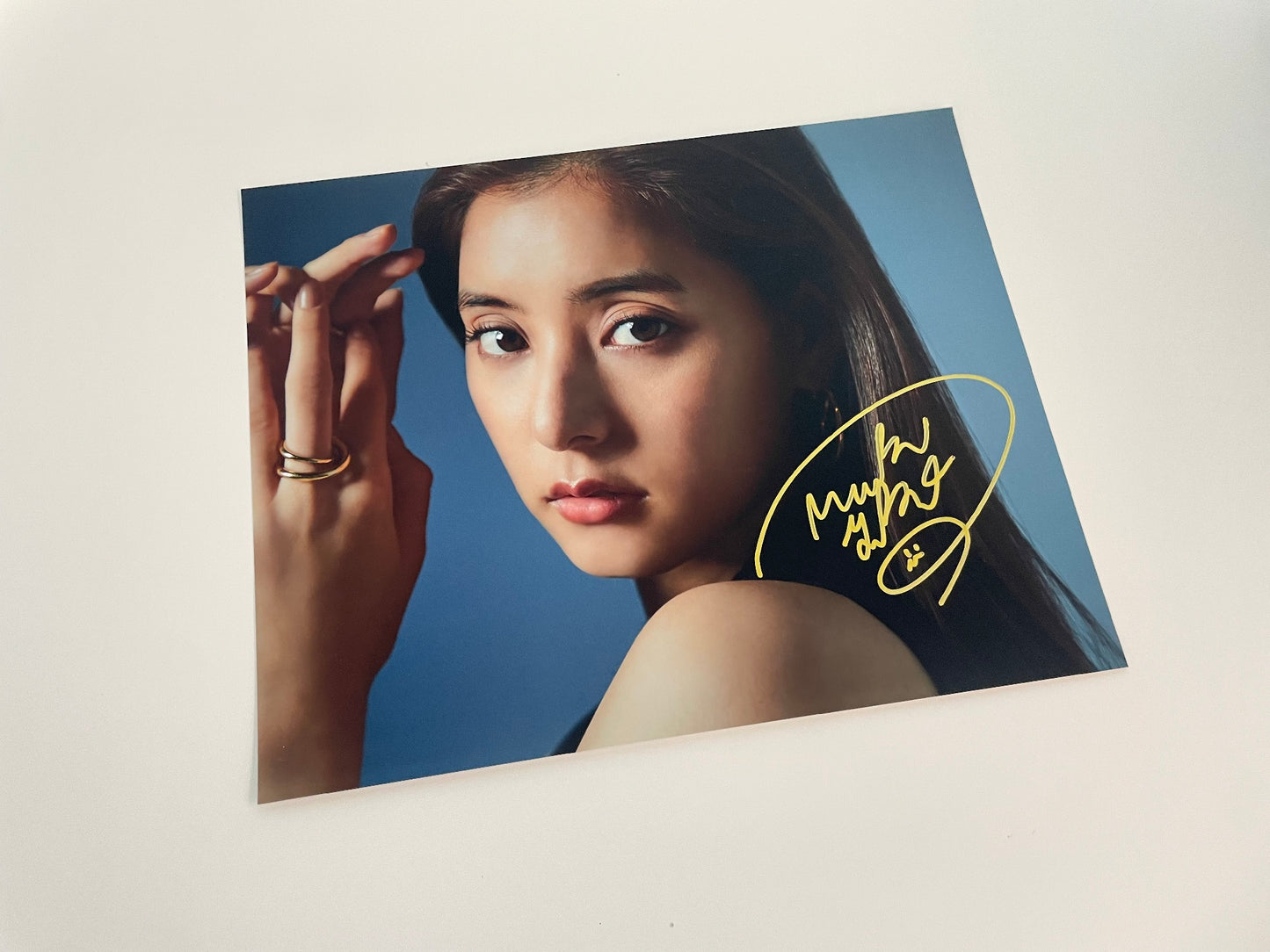 新木優子直筆サイン入り写真当選書付