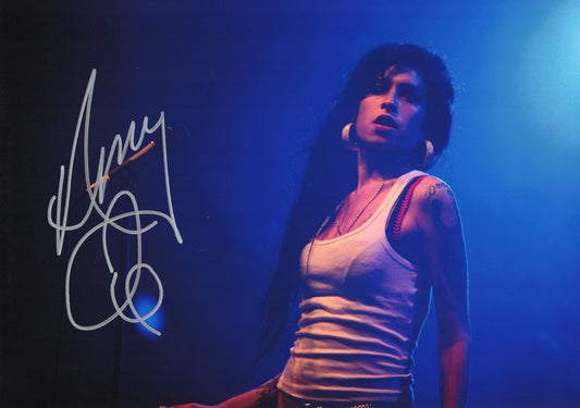 Amy Winehouseエイミー・ワインハウス 直筆サイン入り写真COA付